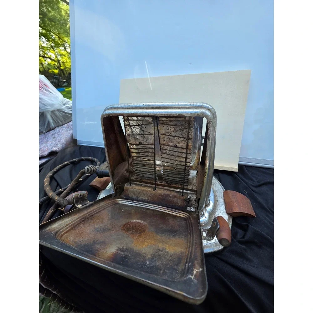Vintage Chrome Electric Toaster Works!! Brown Handles 2 slice